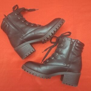 Madden Girl Hush Boot Sz 9